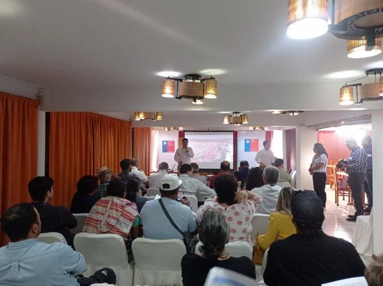 Reunión comunitaria ampliada de Participación Ciudadana en Playa Arenillas Negras, Arica.