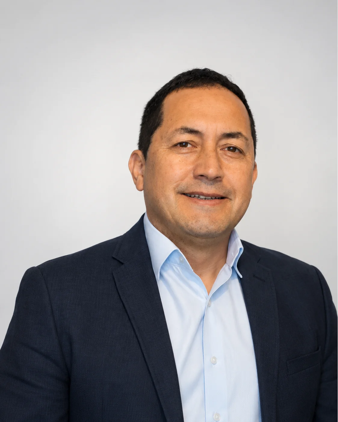 Retrato profesional de Osvaldo Vega Oses.